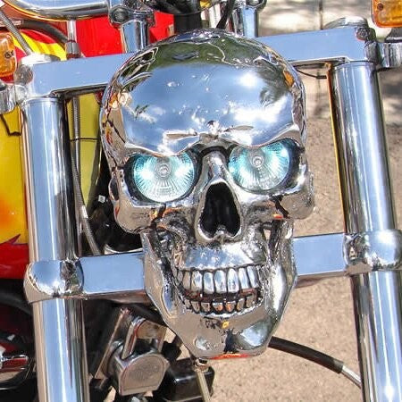 💀💀💀Glowing Skull Decoration Outdoor Halloween Motorcycle Bike Skull Pendant Resin Crafts